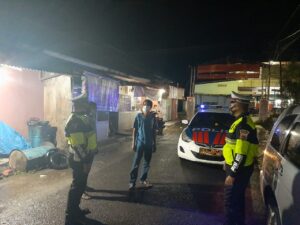 Cegah Kejahatan, Tekan Kecelakaan, Serta Pendisiplinan Prokes, Satuan Lantas Polres Sumbawa Rutin Gelar Patroli Blue Light