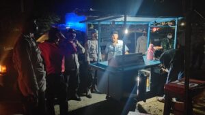 Pemberlakuan Oprasional Jam Malam, Polsek Gerung Lakukan Penertiban