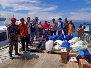 Bhabinkamtibmas Labuan Aji Bersama Pemerintah Salurkan Bantuan Bagi Korban Kebakaran Rumah Di Dusun Brang Rea