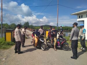 Perketat Akses Masuk Tempat Wisata, Polsek Lembar Lakukan Penjagaan