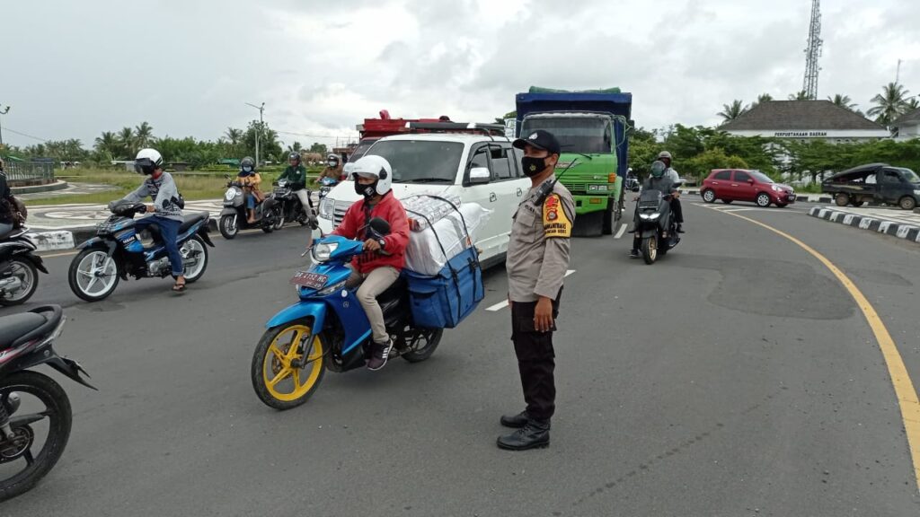 Polres Lobar Kawal Pengamanan Jalur Pendistribusian Vaksin Sinovac