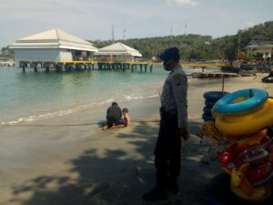 Antisipasi Libur Akhir Pekan, Sat Polairud Polres Lobar Pantau kegiatan Wisata Pesisir