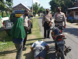 Tak Patuhi Prokes, Polsek Moyo Hilir Tindak Tegas Puluhan Pelanggar