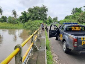 “Lakukan Patroli, Polsek Moyo Hilir Rutin Periksa Lokasi Rawan Banjir Serta Aliran Sungai”