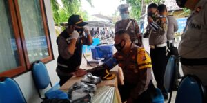 Jaga Kondisi Kesehatan Personil, Urkes Polres Sumbawa Lakukan Pemeriksaan Kesehatan