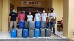 Ratusan Liter Miras Jenis Moke Disita Polres Sumbawa