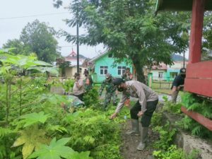 Peringati HPSN 2021,Personel Polsek Ropang Lakukan Gotong Royong Bersama