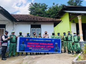 Gandeng Linmas, Sat Lantas Polres Sumbawa Sosialisasikan Tertib Berlalulintas