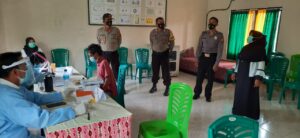 Polsek Moyo Hulu Monitoring Dan Pengamanan Kegiatan Vaksinasi Covid-19 Tahap II