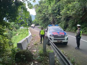 Antisipasi Tanah Longsor, Sat Lantas Polres Lotara Instensifkan Patroli Daerah Rawan Bencana