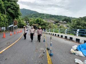 Dirlantas NTB Akan Terapkan Sistem Buka Tutup Jalur Senggigi Yang Longsor