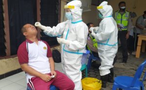 Layak Dicontoh, Puluhan Personil Polsek Mataram Ikut Swab Antigen