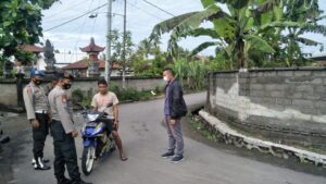 Pantau dan Awasi Prokes Hingga Dusun, Polsek Lembar Tetap Ingatkan Untuk Disiplin Gunakan Masker