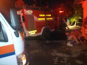 Kebakaran rumah di Desa Jembatan Gantung Lembar, Diduga Karena Hubungan Pendek Arus Listrik