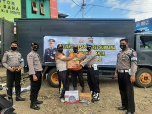 Peduli Korban Banjir Di Dompu, Polres Sumbawa Salurkan Bantuan Sembako