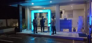 Cegah Gangguan Kamtibmas Malam Hari, Polsek Lape Gelar Patroli di Tempat Rawan