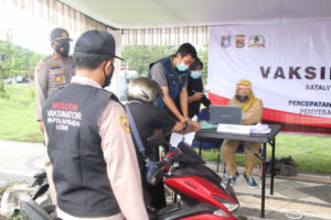 Layanan Drive Thru Batalyon Vaksinator Lobar, Efektif Percepat Vaksinasi Covid 19