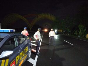 Kegiatan patroli Polsek Gerung, Sisir Jalan By Pas BIL I dan II, Persempit Aksi Begal