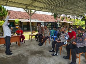 Kuatkan Potensi Wisata Lomba Kampung Sehat, Polsek Gerung Bekali Jajarannya dengan Kemampuan Bahasa Inggris