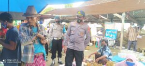 Polsek Sekotong Grebeg Pasar, Amati Langsung Perilaku Pengunjung dan Penjual dalam Menerapkan Protokol Kesehatan