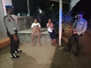 Jaga Stabilitas Kamtibmas di Wilayahnya, Polsek Lembar Patroli Sembari Tegakkan Disiplin Prokes