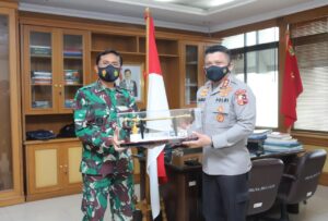 Tingkatkan Sinergitas TNI-Polri, Kadiv Propam Polri Silaturahmi Ke Danpuspom Mabes TNI Cilangkap Jaktim