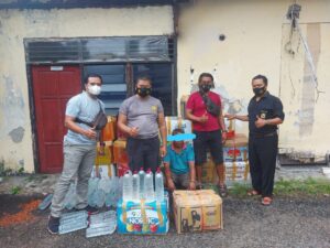 Truk Bermuatan Pakan ayam Terbalik, Polisi Temukan Ratusan Botol Miras