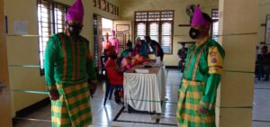 Pilkades Desa Rhee, Panitia Hingga Petugas Keamanan Kenakan Pakaian Adat