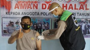 Ratusan Anggota Polres Sumbawa Divaksin Sinovac Dosis Kedua