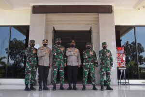 Panglima TNI dan Kapolri Tinjau Langsung Pelaksanaan Vaksinasi Prajurit TNI-Polri di Polda Kepri