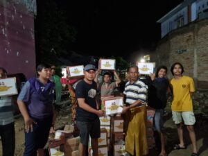 Polres Sumbawa Salurkan Bantuan Sosial Untuk Korban Bencana Banjir Bima