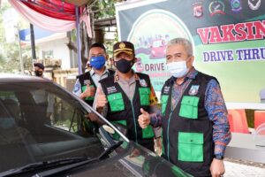 Kapolres Sumbawa Pimpin Batalyon Vaksinator Gelar Layanan Vaksin Drive Thru