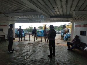 Penjagaan Diperketat, Aktifitas Masyarakat di Pelabuhan Lembar Berjalan Normal