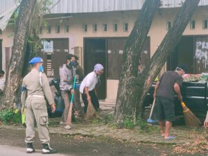 Biasakan Masyarakat Disiplin Prokes, Petugas Gabungan Gelar Ops Non Yustisi di Jalan By Pass BIL I