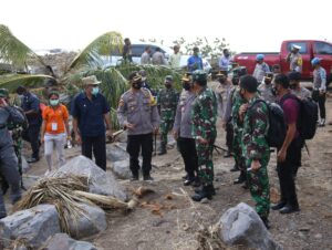 Panglima TNI dan Kapolri Tinjau Langsung Daerah Terdampak Banjir Bandang di NTT