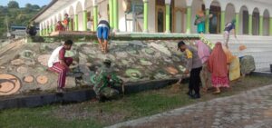 Sambut Bulan Suci Ramadhan, Polsek Rhee Gelar Kerja Bakti Bersihkan Di Masjid