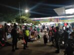 Antisipasi Kerumunan, Personel Pos Pam Lakukan Pengamanan Di Sejumlah Toko Besar