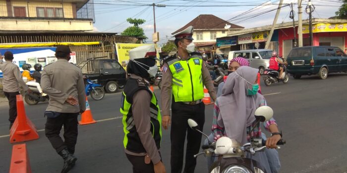 KETAT ! Penyekatan Akses Wisata Senggigi Dilakukan Secara Maksimal Saat Libur Perayaan Waisak