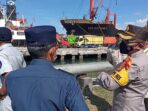 Pelabuhan Tano Kayangan Mulai Ditutup Malam Ini, Polisi Perketat Penjagaan Pelabuhan Badas