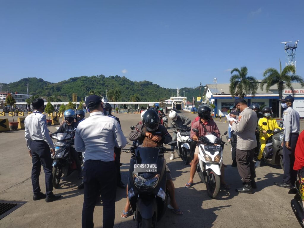 Pantau Pergerakan Penduduk Antar Daerah, Polsek Kawasan Pelabuhan Lembar Perketat Pelabuhan