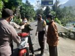 Biasakan Masyarakat Disiplin Prokes, Polsek Senggigi Bagi Masker Gratis