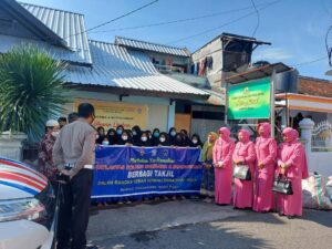 Satlantas Polres Sumbawa Bersama Bhayangkari Berbagi Nasi Kotak, Takjil, serta Santunan Di Rumah anak Yatim dan Dhu’afa
