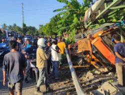 Lepas Kontrol, Truk Tabrak Kios Orang di Lombok Tengah