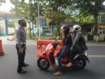 Diperketat, Polisi Lakukan Penyekatan di Akses Masuk Wisata Senggigi