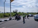 Sat Lantas Polres Lobar Tindak Pengendara Roda Dua Terobos Jalur Cepat di Jalan By Pass BIL II