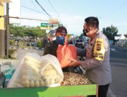 Cuma Kapolda NTB Yang Mau Beli Kacang Pedagang Kaki Lima