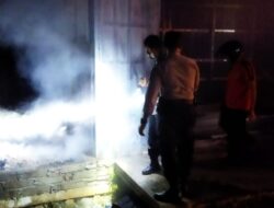 Si Jago Merah Hanguskan Lapak Penjual Buah dan Kopi di Pasar Selak Bertais