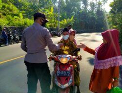 Perayaan Idhul Adha, Polsek Senggigi Ingatkan Prokes dengan Cara Simpatik