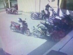 Bawa Kabur Sepeda Motor, Pelaku Tidak Menyadari Aksinya Terekam CCTV