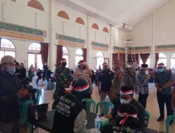 TNI POLRI Gelar Vaksinasi Presisi Merdeka Goes to Campus di Universitas Cordova Sumbawa
